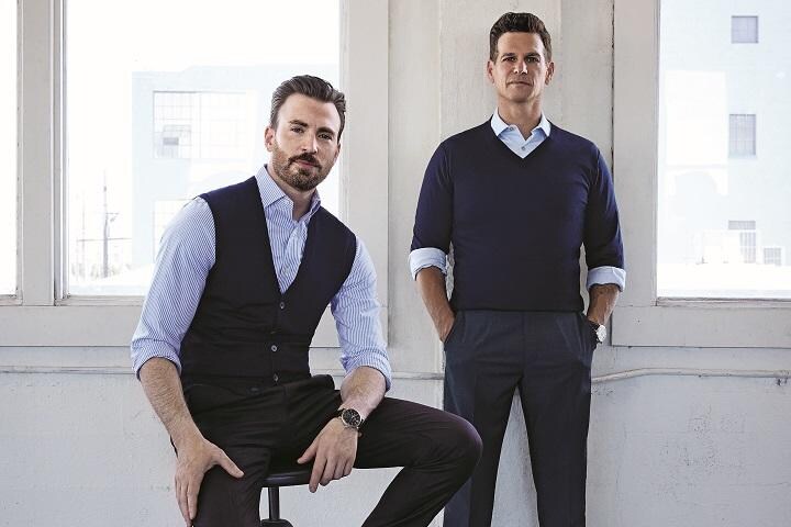 クリス・エバンス（左）と盟友マーク・カッセンは政治家の声を分かりやすくZ世代の若者に届けるため、新しいネットメディアを立ち上げた　NINO MUNOZ FOR NEWSWEEK