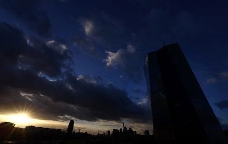 　欧州中央銀行（ＥＣＢ）理事会メンバーのビスコ・イタリア中銀総裁は４日、短期的なインフレ期待が急激に低下し、中・長期的なインフレ期待がまだ抑制されていることから、ＥＣＢは慎重に利上げを進めることができると述べた。写真はＥＣＢ。１月撮影（２０２３年　ロイター／Kai Pfaffenbach）