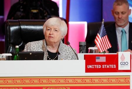 　イエレン米財務長官は１４日、中国によるロシア産原油購入について、世界市場で同国産原油の流通を維持する西側諸国の計画と完全に整合性があり、中国は１２月に導入される価格上限制度の恩恵を受けるとの見方を示した。写真は１２日、インドネシア・バリ島で開かれた２０カ国・地域（Ｇ２０）財務相・保健相合同会議に出席した同長官。代表撮影（２０２２年　ロイター）