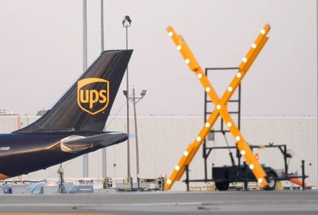 　米国際貨物輸送大手ユナイテッド・パーセル・サービス（ＵＰＳ）は、米ケンタッキー州のルイビル国際空港にある広大な航空貨物輸送拠点「ワールドポート」が致命的な航空機事故の発生に伴い一時的に閉鎖されたため、世界的な配送網に遅延が発生しそうだ。同空港で５日撮影。提供写真(２０２５年　ロイター/USA Today Network via Imagn Images)