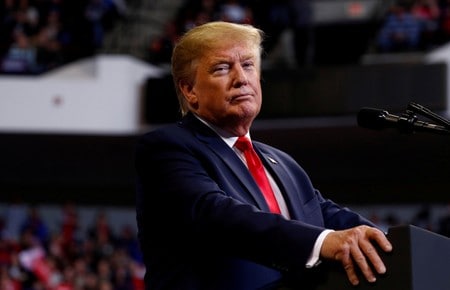 　１１月１８日　トランプ米大統領は、ウクライナ疑惑を巡る自身の弾劾調査を巡り、議会で証言する可能性を示した。 ルイジアナ州ボージャーシティで１４日撮影（２０１９年　ロイター/Tom Brenner）