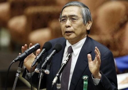　３月２日、黒田東彦日銀総裁は午前の参院予算委員会で、物価の基調は改善しているものの、２％の物価目標には道半ばとし、今後も現在の金融緩和の推進で目標達成に全力を尽くす、と語った。写真は都内で昨年２月撮影（２０１６年　ロイター/Toru Hanai）