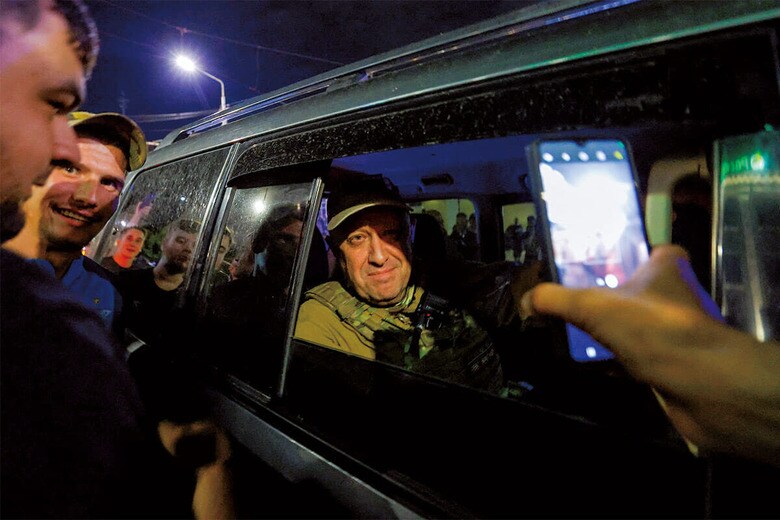 モスクワへの進軍を中止し、掌握していたロストフナドヌを後にするワグネルを率いるプリゴジン（6月24日）　ALEXANDER ERMOCHENKOｰREUTERS