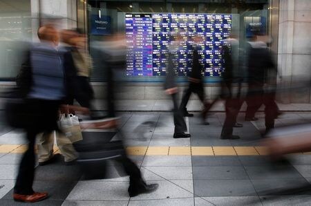 　１月２０日、寄り付きの東京株式市場で日経平均は小幅に続伸した。写真は２０１３年１２月、都内で撮影（２０２０年　ロイター／Toru Hanai）