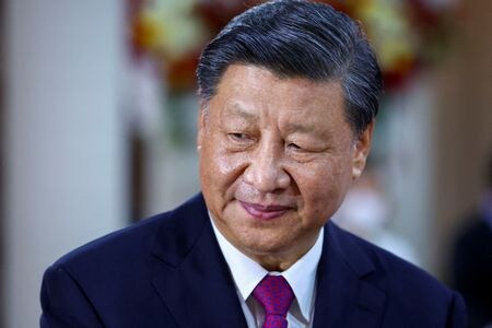 中国の習近平国家主席は、新型コロナウイルス感染の波が農村地域に広がることをとりわけ懸念しているとしつつも、「前途に光はある」とし、忍耐強く厳しい時期を乗り切るよう促した。昨年１１月、バンコクで撮影（２０２３年　ロイター/Athit Perawongmetha/Pool）