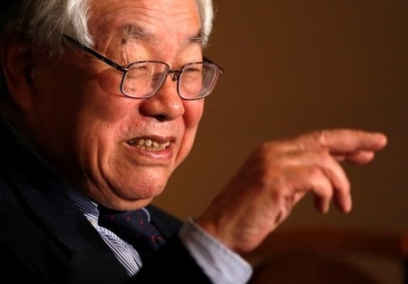 　８月３０日、内閣官房参与を務める浜田宏一・米イエール大名誉教授は、日銀による金融緩和強化にもかかわらず、円高が進行しているのは、アベノミクス失敗に賭ける投機的な動きとし、政府の市場介入が難しければ、日銀による外債購入も選択肢との見解を示した。写真は２０１４年１２月撮影（２０１６年　ロイター/Issei Kato）