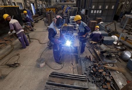　インド統計省が９月１２日発表した７月の鉱工業生産指数は前年比５．７％上昇した。２０１６年２月、コルカタ近郊で撮影（２０２３年　ロイター/Rupak De Chowdhuri）