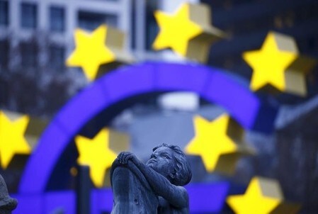 ４月２７日、ＥＣＢ理事会メンバーのエストニア中銀総裁とアイルランド中銀総裁は、ＥＣＢは短期的に一段の刺激策を導入する必要はないとの考えを示した。写真はフランクフルトにある旧ＥＣＢ本部前で撮影（２０１６年　ロイター/Kai Pfaffenbach）
