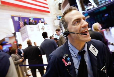 　２月１３日、米金融市場における最近の混乱は、過去１０年近く経済も投資家も直面する必要のなかった事象が原因となっている。つまりそれは、インフレ高進に対する懸念だ。ＮＹ証券取引所で９日撮影（２０１８年　ロイター/Brendan Mcdermid）