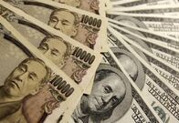 ドル大幅上昇、円は８年ぶりの安値で123円を突破