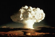 英「ロシアに核の先制使用も辞さず」── 欧州にもくすぶる核攻撃の火種