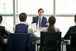 「マウントを取ってくる人」の心理とは？ 人間の心を知り、活用する方法が学べる本を一挙紹介
