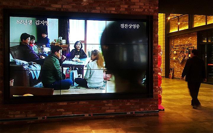 韓国の映画ファンは「景気が良くても悪くても映画館は値上げする」と不満だ。写真はソウルの映画館で。REUTERS/Joyce Lee