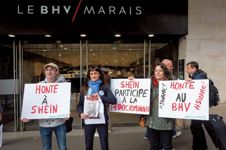 シーインのパリのデパートへの出店に抗議する人々　SAMUEL BOIVINｰNURPHOTOｰREUTERS