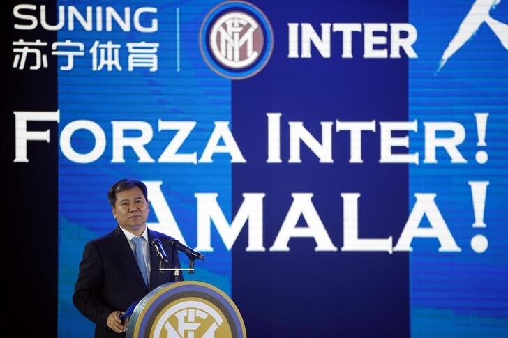 ６月６日、中国の小売大手である蘇寧雲商集団は、イタリアのサッカークラブ「インテル・ミラノ」の約７０％株式を２億７０００万ユーロ（３億０７００万ドル）で買収することで合意した。写真は会見する蘇寧の会長、江蘇省南京市で撮影（２０１６年　ロイター/Aly Song）