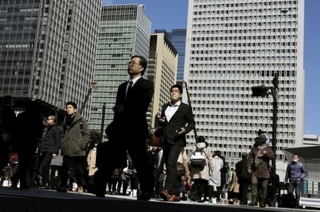 　５月１６日、内閣府が１６日に発表した今年１─３月の国内総生産（ＧＤＰ）は、内需の失速で９四半期ぶりにマイナス成長となった。写真は都内で２０１６年２月撮影（２０１８年　ロイター／Thomas Peter）