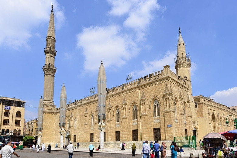 カイロ旧市街にあるフセイン・モスク（2016年9月）　Orhan Cam-Shutterstock