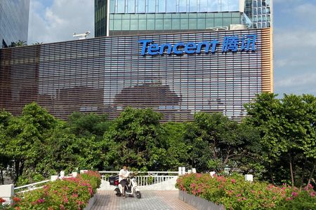 　５月１４日、中国のテック大手、騰訊控股（テンセント・ホールディングス）が発表した第１・四半期（１─３月）決算は、ゲーム事業が好調で売上高が１３％増加し市場予想を上回った。写真は、テンセント本社。２０２２年９月、深圳で撮影（２０２５年　ロイター/David Kirton）