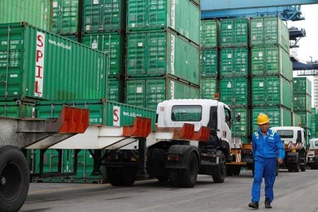 インドネシア統計局が７日発表した第２・四半期の国内総生産（ＧＤＰ）は前年同期比５．１７％増加した。写真は２月３日、ジャカルタで撮影（２０２３年　ロイター/Ajeng Dinar Ulfiana）