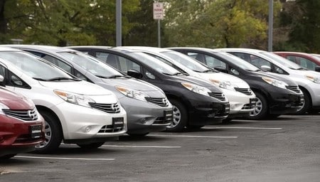 　４月１日、３月の米自動車販売は前年同月比３．２％増の１６０万台となり、伸びは市場予想の約７％増を大きく下回った。コロラド州にある日産自のディーラー。２０１４年撮影（２０１６年　ロイター／Rick Wilking)