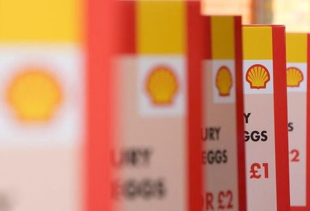 英エネルギー大手シェルはナイジェリアのフォルカドス原油の積み荷作業を一時停止した。輸出ターミナルで漏出の恐れがあるため。写真は会社ロゴ。２０１４年３月撮影（２０２３年　ロイター/Neil Hall）