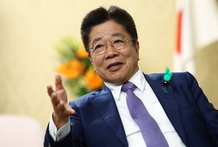 　加藤勝信財務相（写真）は２７日の参院財政金融委員会で為替円安の物価への影響について問われ、「為替相場はファンダメンタルズを反映し安定的に推移することが重要」との認識を改めて示した。都内で４月撮影（２０２５年　ロイター/Issei Kato）