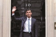 庶民に「節約と我慢」せよと説く大富豪のスナク首相...イギリスに「不満の冬」迫る
