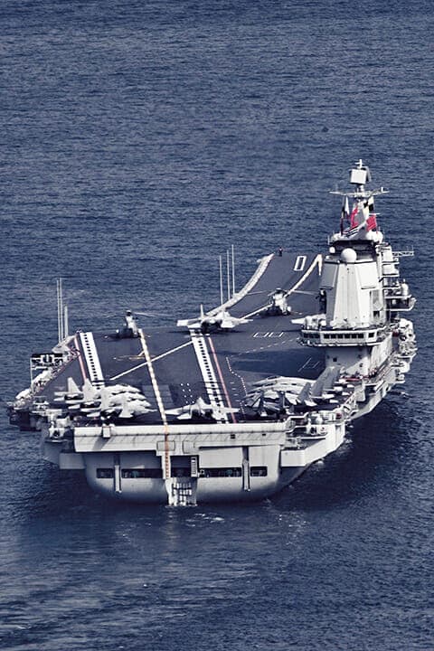 中国は空母「山東」を含む空母打撃群を編成するなど海軍力を増強する