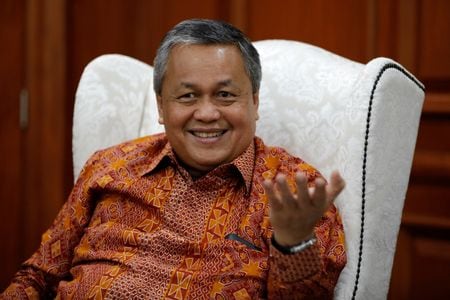 　１２月５日　インドネシア中央銀行のペリー・ワルジヨ総裁（写真）は５日、同中銀が計画しているデジタルルピアについて、将来的にはメタバースで商品を購入するために使用することができるようになるとの認識を示した。２０１９年５月、ジャカルタで撮影（２０２２年　ロイター／Willy Kurniawan）