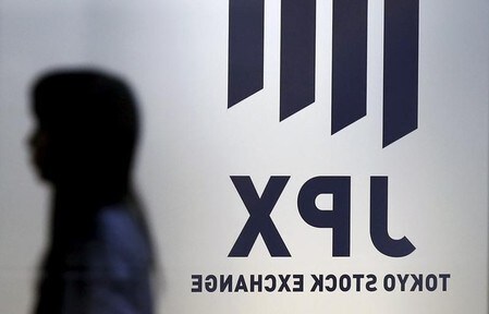 　９月２０日、前場の東京株式市場で、日経平均株価は前営業日比１８円６１銭高の１万６５３７円９０銭と小幅に続伸した。写真は都内で昨年７月撮影（２０１６年　ロイター／Toru Hanai）
