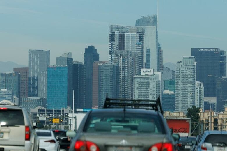 ２月２４日、米カリフォルニア州ロサンゼルスで撮影（２０２６年　ロイター/Mike Blake）