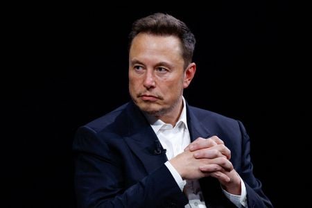 米映画製作・配給会社Ａ２４が、米実業家イーロン・マスク氏（写真）の伝記小説を映画化する権利を獲得したことが、事情に詳しい関係者の話で分かった。パリで６月撮影（２０２３年　ロイター／GONZALO FUENTES）
