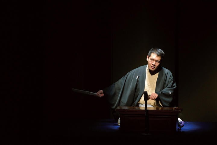 2019年1月、〈あうるすぽっと〉で行われた『慶安太平記』完全通し公演の2日目。『秦式部』『戸村丹三郎』『宇都谷峠』の3席を読む。　写真・橘 蓮二（『Pen BOOKS 1冊まるごと、松之丞改め六代目神田伯山』より）