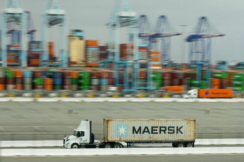 米カリフォルニア州ロサンゼルス港で３月撮影。REUTERS/Mike Blake/File Photo