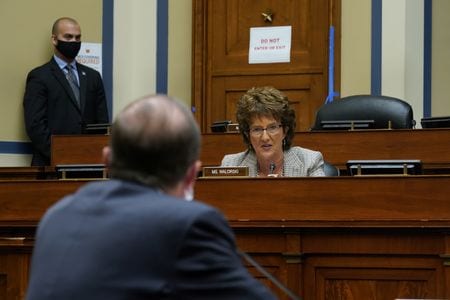 ８月３日、    米インディアナ州でジャッキー・ワロルスキー下院議員（写真）とスタッフ２人が乗った車が対向車線から進入してきた車と正面衝突し、３人とも死亡した。米議会で２０２０年１０月代表撮影（２０２２年　ロイター）