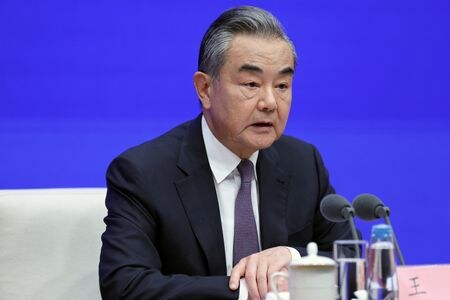 中国の王毅外相は２６日、米サンフランシスコで１１月に開くアジア太平洋経済協力会議（ＡＰＥＣ）首脳会議の成功に向けて中国は建設的な役割を果たす用意があると表明した（２０２３年　ロイター／Shubing Wang）
