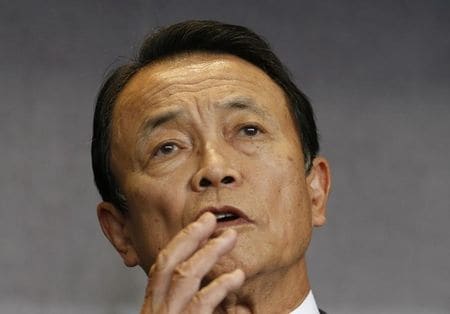 　２月２３日、麻生太郎財務相は午前の衆院財務金融委員会で、追加財政出動の可能性を問われ、「必要と判断すれば機動的に対応する」と語った。また、１６年度当初の補正予算編成については「経済状況による」と述べるにとどめた。写真は北京で２０１４年１０月撮影（２０１６年　ロイター/Kim Kyung Hoon）