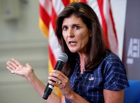 　６月２７日、２０２４年米大統領選への出馬を表明している共和党のニッキー・ヘイリー氏は、医療用麻薬フェンタニルの過剰摂取による死者が国内で激増している問題に対処するため、原料となる化学物質の主要製造国である中国との貿易関係を大幅に制限するよう主張した。米首都ワシントンで撮影（２０２３年　ロイター/Evelyn Hockstein）