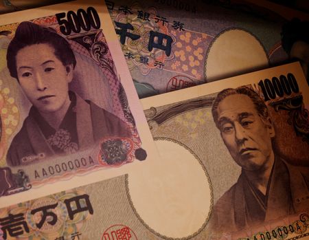 元財務官の渡辺博史・国際通貨研究所理事長は４日、ロイターのインタビューで、日米金利差などから円高に反転する可能性は低いとする一方、円買い介入については、前回２０２２年当時と比べドル高／円安の速度が緩やかなため１５５円程度までは実施されないとの見方を示した。資料写真、２０２２年１１月（２０２４年　ロイター／Kim Kyung-Hoon）