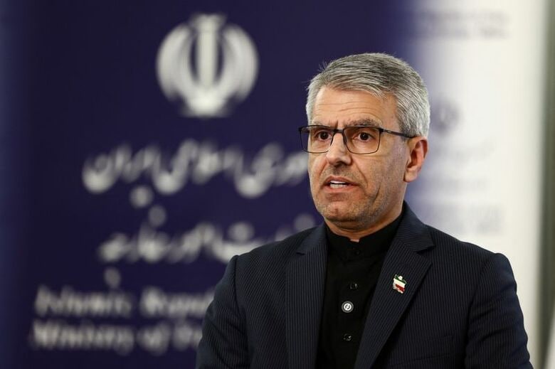 4月、テヘランでインタビューに応じるバガイ報道官　WANA (West Asia News Agency) via REUTERS
