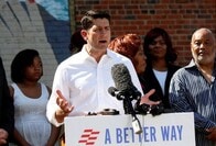 米下院議長「典型的な人種差別発言」、トランプ氏を批判