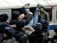 ロシア各地で反政府集会　呼びかけの野党指導者ほか数百人を拘束