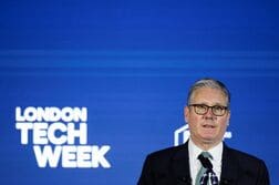 子どものスマホの裸画像ブロックを、英首相がＩＴ大手に要求