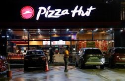 米ヤム・ブランズ、ピザハットを27億ドルで売却へ　需要低迷で