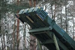 パトリオット迎撃ミサイル整備拠点、ポーランドに　投資額2.5億ドル