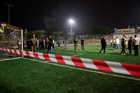 　イスラエルが占領するゴラン高原で２７日、サッカー場にロケット弾攻撃があり、子どもを含む１２人が死亡した。写真は２７日撮影（２０２４年　ロイター/Ammar Awad）