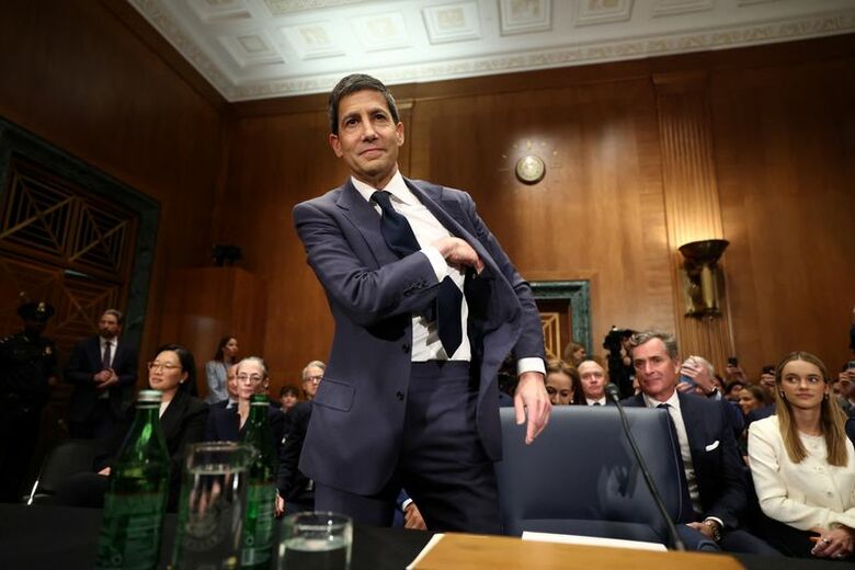 トランプ米大統領が次期ＦＲＢRB議長に指名したケビン・ウォーシュ氏。2026年4月21日、上院銀行委員会の承認公聴会で撮影。REUTERS/Kevin Lamarque