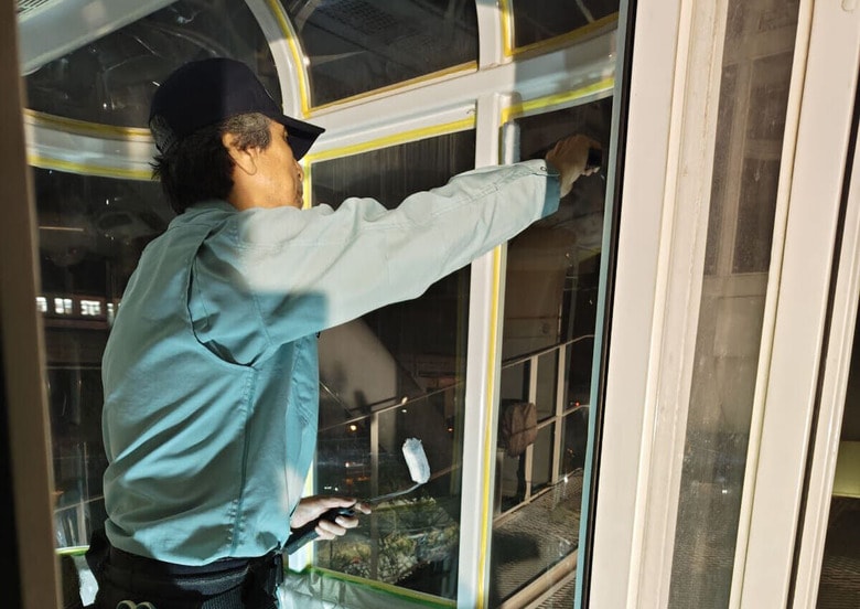 ららぽーとEXPOCITY内にある大観覧車「OSAKA WHEEL（オオサカホイール）」での作業の様子。すべて閉園後の夜間に実施