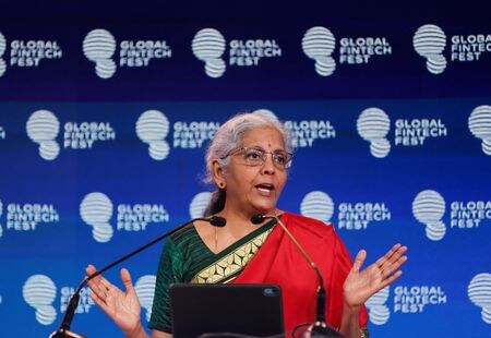 　３月３１日、インドのシタラマン財務相（写真）は、今年１─３月期の国内総生産（ＧＤＰ）成長率が８％か、それを上回る数字になるとの見通しを示した。写真はインドのムンバイで昨年９月撮影（２０２４　ロイター／Francis Mascarenhas）