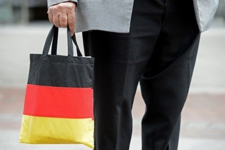 　５月２２日、ドイツ財務省は公表した月報で、国内経済の勢いが今後数カ月で一部鈍化するとの見通しを示した。写真はハノーバーで２０１２年６月撮影（２０１７年　ロイター／Fabian Bimmer）